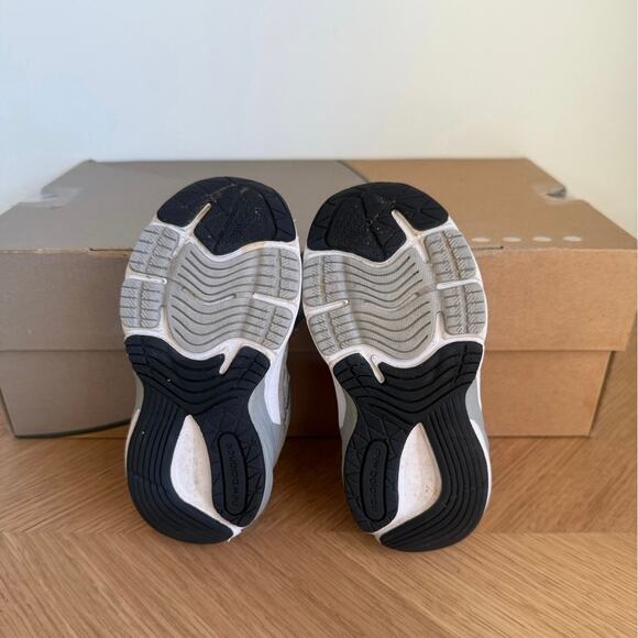 New Balance 990 V6 Grey/White Toddler Sneakers- SZ 6 C - Picture 13 of 14